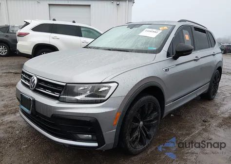 2020 Volkswagen Tiguan 2.0T Se/2.0T Se R-Line Black/2.0T Sel z USA, uszkodzony, nr VIN 3VV2B7AX6LM134408